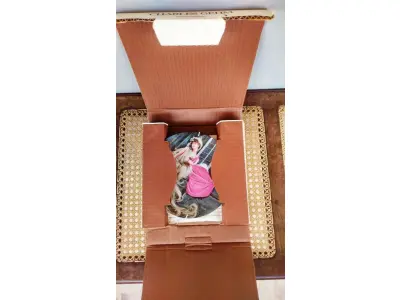 LOTE 346 - 01 PRATO COLECIONÁVEL "RAPUNZEL" DA BAVIERA, 1982, CHARLES GEHM, FADA DOS IRMÃOS GRIMM. SÉRIE DE CONTOS DE FADAS. COM 20 CM. A PEÇA FOI MANTIDA EM SUA EMBALAGEM ORIGINAL E NÃO FOI EXPOSTA. ACOMPANHA LIVRETO E CERTIFICADO DE AUTENTICIDADE. KONIGSZELT BAVIERA.ESSA E A SEGUNDA PLACA DE COLECIONADOR DA COLEÇÃO PINTADA POR CHARLES GEHM ESPECIALMENTE PARA A CIDADE DE HANAU, NA REPÚBLICA FEDERAL DA ALEMANHA, LOCAL DE NASCIMENTO DOS IRMÃOS GRIMM, PARA COMEMORAR SEU 200º ANIVERSÁRIO. PLACA DE COLECIONADOR NÚMERO D 1594.EDIÇÃO LIMITADA A CEM DIAS DE DISPARO,BRADEX-NÃO. 22-K46-2.2.ITEM COMPRADO EM GARAGENS DE ANTIGUIDADES NOS EUA. (NO ESTADO) ATENÇÃO! FAZER A VISITAÇÃO ANTES DE ARREMATAR, NÃO SABEMOS SE FUNCIONA, LEILÃO NÃO TEM GARANTIA E NEM DEVOLUÇÃO, SUJEITO A POSSÍVEIS AVARIAS VISÍVEIS/OCULTAS E/OU AUSÊNCIA DE COMPONENTES.