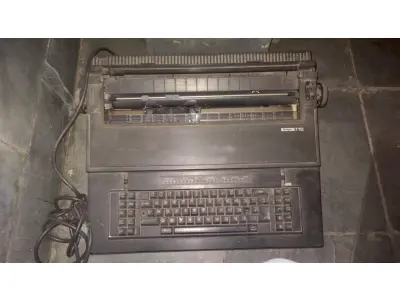 LOTE 439 - 01 MÁQUINA DE ESCREVER TENPO ET112  LIGANDO E OBEDEÇENDO OS COMANDOS
