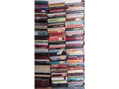 LOTE 463 - 01 RARA COLEÇÃO LIVROS CÍRCULO DO LIVRO COM 530 LIVROS RAROS DE ACHAR UMA COLEÇAO DESSA COM TANTOS LIVROS ASSIM. (NO ESTADO) ATENÇÃO! FAZER A VISITAÇÃO ANTES DE ARREMATAR, NÃO SABEMOS SE FUNCIONA, LEILÃO NÃO TEM GARANTIA E NEM DEVOLUÇÃO, SUJEITO A POSSÍVEIS AVARIAS VISÍVEIS/OCULTAS E/OU AUSÊNCIA DE COMPONENTES.
