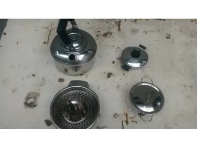 LOTE 521 - 01 LOTE COM UTENSÍLIOS  DE CASA. (NO ESTADO) ATENÇÃO! FAZER A VISITAÇÃO ANTES DE ARREMATAR, NÃO SABEMOS SE FUNCIONA, LEILÃO NÃO TEM GARANTIA E NEM DEVOLUÇÃO, SUJEITO A POSSÍVEIS AVARIAS VISÍVEIS/OCULTAS E/OU AUSÊNCIA DE COMPONENTES.