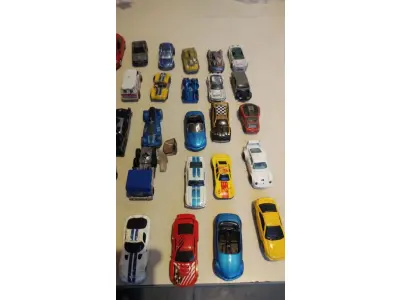 LOTE 462 - 100 CARRINHOS HOT WHEELS ANTIGOS  E OUTROS MODELOS. (NO ESTADO) ATENÇÃO! FAZER A VISITAÇÃO ANTES DE ARREMATAR, NÃO SABEMOS SE FUNCIONA, LEILÃO NÃO TEM GARANTIA E NEM DEVOLUÇÃO, SUJEITO A POSSÍVEIS AVARIAS VISÍVEIS/OCULTAS E/OU AUSÊNCIA DE COMPONENTES.
