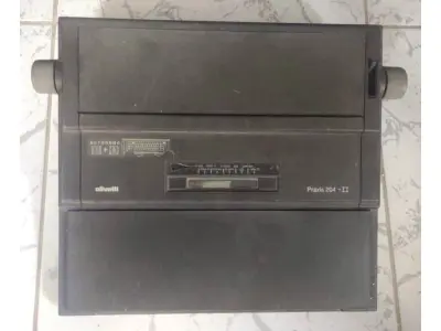 LOTE 445 - 01 MÁQUINA DE ESCREVER OLIVETTI PRAXIS 204 LL. (NO ESTADO) ATENÇÃO! FAZER A VISITAÇÃO ANTES DE ARREMATAR, NÃO SABEMOS SE FUNCIONA, LEILÃO NÃO TEM GARANTIA E NEM DEVOLUÇÃO, SUJEITO A POSSÍVEIS AVARIAS VISÍVEIS/OCULTAS E/OU AUSÊNCIA DE COMPONENTES.