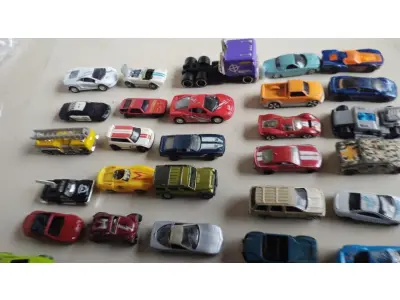 100 CARRINHOS HOT WHEELS ANTIGOS  E OUTROS MODELOS. (NO ESTADO) ATENÇÃO! FAZER A VISITAÇÃO ANTES DE ARREMATAR, NÃO SABEMOS SE FUNCIONA, LEILÃO NÃO TEM GARANTIA E NEM DEVOLUÇÃO, SUJEITO A POSSÍVEIS AVARIAS VISÍVEIS/OCULTAS E/OU AUSÊNCIA DE COMPONENTES.