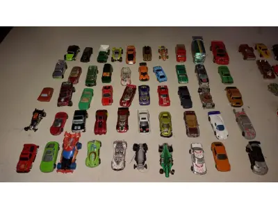 LOTE 460 - 100 CARRINHOS HOT WHEELS ANTIGOS  E OUTROS MODELOS. (NO ESTADO) ATENÇÃO! FAZER A VISITAÇÃO ANTES DE ARREMATAR, NÃO SABEMOS SE FUNCIONA, LEILÃO NÃO TEM GARANTIA E NEM DEVOLUÇÃO, SUJEITO A POSSÍVEIS AVARIAS VISÍVEIS/OCULTAS E/OU AUSÊNCIA DE COMPONENTES.