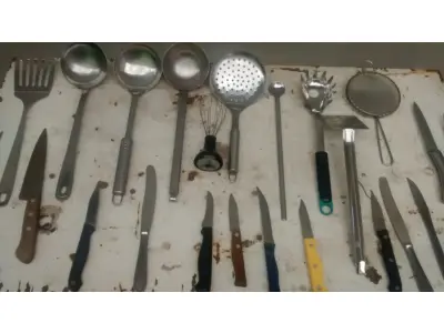 LOTE 521 - 01 LOTE COM UTENSÍLIOS  DE CASA. (NO ESTADO) ATENÇÃO! FAZER A VISITAÇÃO ANTES DE ARREMATAR, NÃO SABEMOS SE FUNCIONA, LEILÃO NÃO TEM GARANTIA E NEM DEVOLUÇÃO, SUJEITO A POSSÍVEIS AVARIAS VISÍVEIS/OCULTAS E/OU AUSÊNCIA DE COMPONENTES.