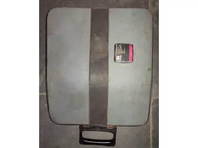 01 MÁQUINA DE ESCREVER ANTIGA OLIVETT LETTERA 22. (NO ESTADO) ATENÇÃO! FAZER A VISITAÇÃO ANTES DE ARREMATAR, NÃO SABEMOS SE FUNCIONA, LEILÃO NÃO TEM GARANTIA E NEM DEVOLUÇÃO, SUJEITO A POSSÍVEIS AVARIAS VISÍVEIS/OCULTAS E/OU AUSÊNCIA DE COMPONENTES.