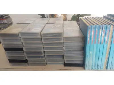 LOTE 493 - 01 COLEÇÃO AVIÕES DE COMBATE COM LIVROS E FITAS E COLEÇÃO COUSTEAU. (NO ESTADO) ATENÇÃO! FAZER A VISITAÇÃO ANTES DE ARREMATAR, NÃO SABEMOS SE FUNCIONA, LEILÃO NÃO TEM GARANTIA E NEM DEVOLUÇÃO, SUJEITO A POSSÍVEIS AVARIAS VISÍVEIS/OCULTAS E/OU AUSÊNCIA DE COMPONENTES.