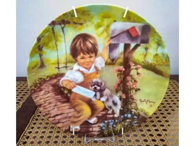 01 PRATO DE COLECIONADOR SÉRIE PARECE QUE FOI ONTEM  PLACA DE COLECIONADOR B0Y RUSTY MONEY APRESENTA UMA CENA COMOVENTE DE UM MENINO E SEU CACHORRO, COM O TEMA DE CORREIO, DA SÉRIE "IT'S GOT MY NAME ON IT "EM PORTUGUES "TEM MEU NOME NELE" DA RUSTY MONEY, 4ª EDIÇÃO. E FOI FABRICADO ENTRE 1980 E 1989. PRATO DE NUMERO 12838. É PERFEITO PARA COLECIONADORES DE ITENS DECORATIVOS AMERICANOS, ESPECIALMENTE PARA AQUELES INTERESSADOS EM PRATOS DE COLECIONADOR. EMITIDO PELA RJ ERNST ENTERPRISES. ACOMPANHA O CERTIFICADO DE AUTENTICIDADE NA CAIXA ORIGINAL. COM 22 CM DE DIÂMETRO.PEÇA COMPRADA EM GARAGEM DE ANTIGUIDADES NOS EUA. SUPORTE PARA PRATO NÃO INCLUÍDO NESTA VENDA. (NO ESTADO) ATENÇÃO! FAZER A VISITAÇÃO ANTES DE ARREMATAR, NÃO SABEMOS SE FUNCIONA, LEILÃO NÃO TEM GARANTIA E NEM DEVOLUÇÃO, SUJEITO A POSSÍVEIS AVARIAS VISÍVEIS/OCULTAS E/OU AUSÊNCIA DE COMPONENTES.