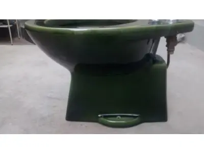 LOTE 516 - 01 BIDÊ PORCELANA ANTIGO VERDE ESCURO MESCLADO VERDE-ESCURO COMPLETO. (NO ESTADO) ATENÇÃO! FAZER A VISITAÇÃO ANTES DE ARREMATAR, NÃO SABEMOS SE FUNCIONA, LEILÃO NÃO TEM GARANTIA E NEM DEVOLUÇÃO, SUJEITO A POSSÍVEIS AVARIAS VISÍVEIS/OCULTAS E/OU AUSÊNCIA DE COMPONENTES.