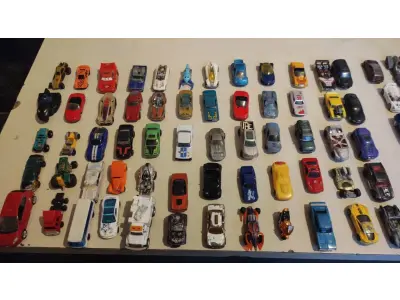 LOTE 462 - 100 CARRINHOS HOT WHEELS ANTIGOS  E OUTROS MODELOS. (NO ESTADO) ATENÇÃO! FAZER A VISITAÇÃO ANTES DE ARREMATAR, NÃO SABEMOS SE FUNCIONA, LEILÃO NÃO TEM GARANTIA E NEM DEVOLUÇÃO, SUJEITO A POSSÍVEIS AVARIAS VISÍVEIS/OCULTAS E/OU AUSÊNCIA DE COMPONENTES.