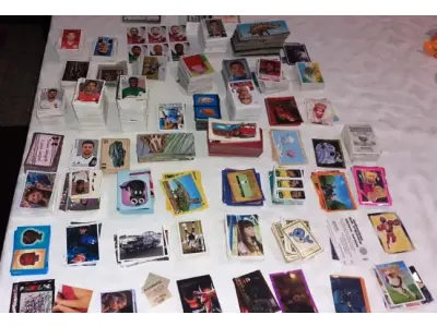 01 LOTE COM COLEÇÃO DE 87 ÁLBUNS COLEÇAO PARTICULAR DE COLECIONADOR QUE PAROU DE COLECIONAR COM APROXIMADAMENTE FIGURINHAS, E MAIS APROXIMADAMENTE TRÊS MIL FIGURINHAS. (NO ESTADO) ATENÇÃO! FAZER A VISITAÇÃO ANTES DE ARREMATAR, NÃO SABEMOS SE FUNCIONA, LEILÃO NÃO TEM GARANTIA E NEM DEVOLUÇÃO, SUJEITO A POSSÍVEIS AVARIAS VISÍVEIS/OCULTAS E/OU AUSÊNCIA DE COMPONENTES.