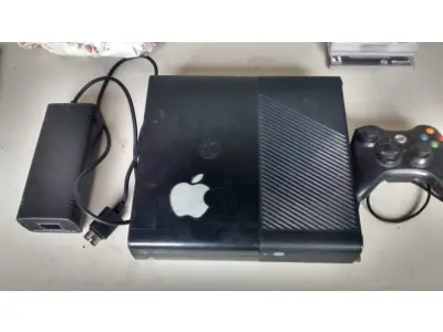 LOTE 051 - 01 VIDEOGAME X BOX COM JOGOS . (NO ESTADO) ATENÇÃO! FAZER A VISITAÇÃO ANTES DE ARREMATAR, NÃO SABEMOS SE FUNCIONA, LEILÃO NÃO TEM GARANTIA E NEM DEVOLUÇÃO, SUJEITO A POSSÍVEIS AVARIAS VISÍVEIS/OCULTAS E/OU AUSÊNCIA DE COMPONENTES.