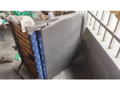 LOTE 451 - 01 BANCO PARA IVECO NOVO SEM USO. (NO ESTADO) ATENÇÃO! FAZER A VISITAÇÃO ANTES DE ARREMATAR, NÃO SABEMOS SE FUNCIONA, LEILÃO NÃO TEM GARANTIA E NEM DEVOLUÇÃO, SUJEITO A POSSÍVEIS AVARIAS VISÍVEIS/OCULTAS E/OU AUSÊNCIA DE COMPONENTES.