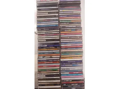 LOTE 487 - 01 LOTE COM 424 CDS RAROS TRILHA SONORA DE NOVELAS RARA ENTRE OUTROS. (NO ESTADO) ATENÇÃO! FAZER A VISITAÇÃO ANTES DE ARREMATAR, NÃO SABEMOS SE FUNCIONA, LEILÃO NÃO TEM GARANTIA E NEM DEVOLUÇÃO, SUJEITO A POSSÍVEIS AVARIAS VISÍVEIS/OCULTAS E/OU AUSÊNCIA DE COMPONENTES.