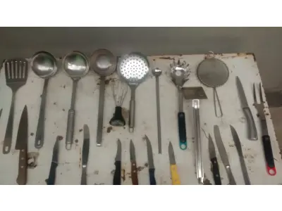 LOTE 521 - 01 LOTE COM UTENSÍLIOS  DE CASA. (NO ESTADO) ATENÇÃO! FAZER A VISITAÇÃO ANTES DE ARREMATAR, NÃO SABEMOS SE FUNCIONA, LEILÃO NÃO TEM GARANTIA E NEM DEVOLUÇÃO, SUJEITO A POSSÍVEIS AVARIAS VISÍVEIS/OCULTAS E/OU AUSÊNCIA DE COMPONENTES.