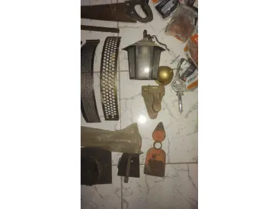 LOTE 512 - 01 LOTE COM DIVERSOS ÍTENS ANTIGOS. (NO ESTADO) ATENÇÃO! FAZER A VISITAÇÃO ANTES DE ARREMATAR, NÃO SABEMOS SE FUNCIONA, LEILÃO NÃO TEM GARANTIA E NEM DEVOLUÇÃO, SUJEITO A POSSÍVEIS AVARIAS VISÍVEIS/OCULTAS E/OU AUSÊNCIA DE COMPONENTES.