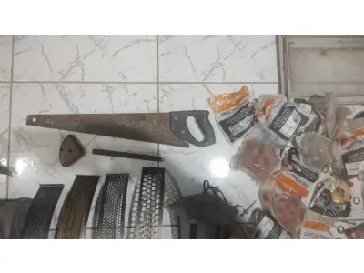 LOTE 512 - 01 LOTE COM DIVERSOS ÍTENS ANTIGOS. (NO ESTADO) ATENÇÃO! FAZER A VISITAÇÃO ANTES DE ARREMATAR, NÃO SABEMOS SE FUNCIONA, LEILÃO NÃO TEM GARANTIA E NEM DEVOLUÇÃO, SUJEITO A POSSÍVEIS AVARIAS VISÍVEIS/OCULTAS E/OU AUSÊNCIA DE COMPONENTES.