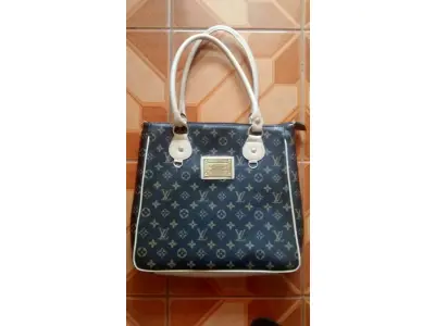 01 BOLSA EM BOM ESTADO BOA PRA USO. (NO ESTADO) ATENÇÃO! FAZER A VISITAÇÃO ANTES DE ARREMATAR, NÃO SABEMOS SE FUNCIONA, LEILÃO NÃO TEM GARANTIA E NEM DEVOLUÇÃO, SUJEITO A POSSÍVEIS AVARIAS VISÍVEIS/OCULTAS E/OU AUSÊNCIA DE COMPONENTES.