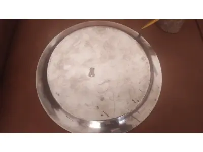 LOTE 349 - 01 LOTE COM UMA BANDEJA ESTA COM FALHAS NO BANHO POR SER MUITO ANTIGA COM 29 CM DE DIAMETRO. E UM TUCANO EM MADEIRA FEITO ARTESANAL. (NO ESTADO) ATENÇÃO! FAZER A VISITAÇÃO ANTES DE ARREMATAR, NÃO SABEMOS SE FUNCIONA, LEILÃO NÃO TEM GARANTIA E NEM DEVOLUÇÃO, SUJEITO A POSSÍVEIS AVARIAS VISÍVEIS/OCULTAS E/OU AUSÊNCIA DE COMPONENTES.