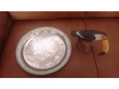 01 LOTE COM UMA BANDEJA ESTA COM FALHAS NO BANHO POR SER MUITO ANTIGA COM 29 CM DE DIAMETRO. E UM TUCANO EM MADEIRA FEITO ARTESANAL. (NO ESTADO) ATENÇÃO! FAZER A VISITAÇÃO ANTES DE ARREMATAR, NÃO SABEMOS SE FUNCIONA, LEILÃO NÃO TEM GARANTIA E NEM DEVOLUÇÃO, SUJEITO A POSSÍVEIS AVARIAS VISÍVEIS/OCULTAS E/OU AUSÊNCIA DE COMPONENTES.