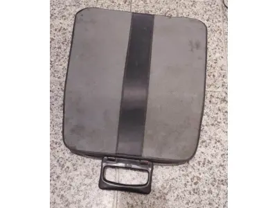 01 MÁQUINA DE ESCREVER ANTIGA OLIVETT LETTERA 32. (NO ESTADO) ATENÇÃO! FAZER A VISITAÇÃO ANTES DE ARREMATAR, NÃO SABEMOS SE FUNCIONA, LEILÃO NÃO TEM GARANTIA E NEM DEVOLUÇÃO, SUJEITO A POSSÍVEIS AVARIAS VISÍVEIS/OCULTAS E/OU AUSÊNCIA DE COMPONENTES.