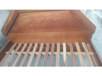 LOTE 525 - 01 CAMA DE CASAL MADEIRA MACIÇA LOJAS LÍDER ÓTIMA CAMA ESTRADO TAMBEM DE MADEIRA MACIÇA. (NO ESTADO) ATENÇÃO! FAZER A VISITAÇÃO ANTES DE ARREMATAR, NÃO SABEMOS SE FUNCIONA, LEILÃO NÃO TEM GARANTIA E NEM DEVOLUÇÃO, SUJEITO A POSSÍVEIS AVARIAS VISÍVEIS/OCULTAS E/OU AUSÊNCIA DE COMPONENTES.