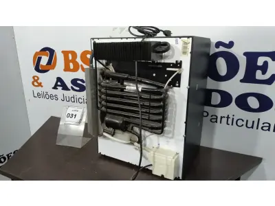 LOTE 031 - 01 FRIGOBAR MARCA DOMETIC. (NO ESTADO) ATENÇÃO! FAZER A VISITAÇÃO ANTES DE ARREMATAR, NÃO SABEMOS SE FUNCIONA. LEILÃO NÃO TEM GARANTIA E NEM DEVOLUÇÃO, SUJEITO A POSSÍVEIS AVARIAS VISÍVEIS/OCULTAS E/OU AUSÊNCIA DE COMPONENTES.