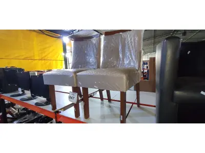 LOTE 047 - 02 CADEIRAS EM MADEIRA COM ASSENTO ALMOFADADO. (NO ESTADO) ATENÇÃO! FAZER A VISITAÇÃO ANTES DE ARREMATAR, NÃO SABEMOS SE FUNCIONA. LEILÃO NÃO TEM GARANTIA E NEM DEVOLUÇÃO, SUJEITO A POSSÍVEIS AVARIAS VISÍVEIS/OCULTAS E/OU AUSÊNCIA DE COMPONENTES.