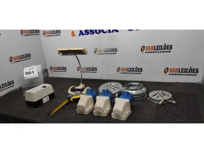 LOTE 001 - 01 LÚMINARIA DE MESA, 03 PINOS FÉMEA DE ALTA PRESSÃO, 01 TRNA DE 7,5M E 03 PLAFONIER. (NO ESTADO) ATENÇÃO! FAZER A VISITAÇÃO ANTES DE ARREMATAR, NÃO SABEMOS SE FUNCIONA. LEILÃO NÃO TEM GARANTIA E NEM DEVOLUÇÃO, SUJEITO A POSSÍVEIS AVARIAS VISÍVEIS/OCULTAS E/OU AUSÊNCIA DE COMPONENTES.