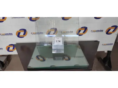 05 VIDROS DE TAMANHOS DIVERSOS. (NO ESTADO EM QUE SE ENCONTRA. SUJEITO A AVARIAS OCULTAS/VISÍVEIS.)