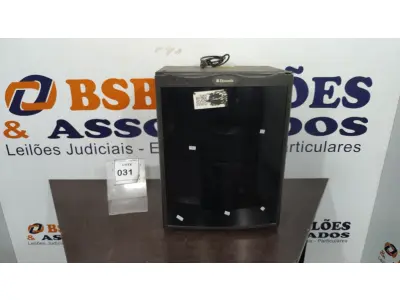 LOTE 031 - 01 FRIGOBAR MARCA DOMETIC. (NO ESTADO) ATENÇÃO! FAZER A VISITAÇÃO ANTES DE ARREMATAR, NÃO SABEMOS SE FUNCIONA. LEILÃO NÃO TEM GARANTIA E NEM DEVOLUÇÃO, SUJEITO A POSSÍVEIS AVARIAS VISÍVEIS/OCULTAS E/OU AUSÊNCIA DE COMPONENTES.