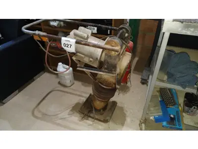 LOTE 027 - 01 COMPACTADORA DE SOLO ELÉTRICA. (NO ESTADO) ATENÇÃO! FAZER A VISITAÇÃO ANTES DE ARREMATAR, NÃO SABEMOS SE FUNCIONA. LEILÃO NÃO TEM GARANTIA E NEM DEVOLUÇÃO, SUJEITO A POSSÍVEIS AVARIAS VISÍVEIS/OCULTAS E/OU AUSÊNCIA DE COMPONENTES.