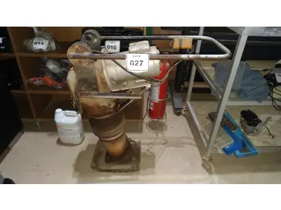 LOTE 027 - 01 COMPACTADORA DE SOLO ELÉTRICA. (NO ESTADO) ATENÇÃO! FAZER A VISITAÇÃO ANTES DE ARREMATAR, NÃO SABEMOS SE FUNCIONA. LEILÃO NÃO TEM GARANTIA E NEM DEVOLUÇÃO, SUJEITO A POSSÍVEIS AVARIAS VISÍVEIS/OCULTAS E/OU AUSÊNCIA DE COMPONENTES.