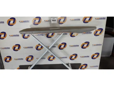 01 TÁBUA DE PASSAR ROUPAS. (NO ESTADO EM QUE SE ENCONTRA. SUJEITO A AVARIAS OCULTAS/VISÍVEIS.)