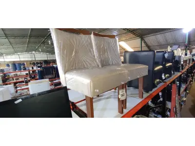 LOTE 047 - 02 CADEIRAS EM MADEIRA COM ASSENTO ALMOFADADO. (NO ESTADO) ATENÇÃO! FAZER A VISITAÇÃO ANTES DE ARREMATAR, NÃO SABEMOS SE FUNCIONA. LEILÃO NÃO TEM GARANTIA E NEM DEVOLUÇÃO, SUJEITO A POSSÍVEIS AVARIAS VISÍVEIS/OCULTAS E/OU AUSÊNCIA DE COMPONENTES.