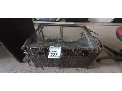 01 MESA DE JARDIM AV1590V (NO ESTADO EM QUE SE ENCONTRA. SUJEITO A AVARIAS OCULTAS/VISÍVEIS.)