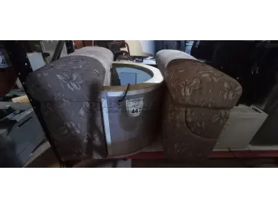 01 FORNO DE BIER E 02 BAÚS ALMOFADADOS. (NO ESTADO) ATENÇÃO! FAZER A VISITAÇÃO ANTES DE ARREMATAR, NÃO SABEMOS SE FUNCIONA, LEILÃO NÃO TEM GARANTIA E NEM DEVOLUÇÃO, SUJEITO A POSSÍVEIS AVARIAS VISÍVEIS/OCULTAS E/OU AUSÊNCIA DE COMPONENTES.