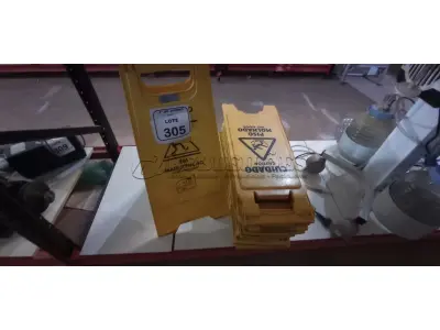 10 PLACAS DE AVISO PARA PISOS MOLHADOS. (NO ESTADO) ATENÇÃO! FAZER A VISITAÇÃO ANTES DE ARREMATAR, NÃO SABEMOS SE FUNCIONA, LEILÃO NÃO TEM GARANTIA E NEM DEVOLUÇÃO, SUJEITO A POSSÍVEIS AVARIAS VISÍVEIS/OCULTAS E/OU AUSÊNCIA DE COMPONENTES.