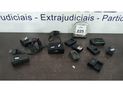 10 CARREGADORES PARA CÂMERAS E BATERIA MARCAS E MODELOS DIVERSOS. (NO ESTADO) ATENÇÃO! FAZER A VISITAÇÃO ANTES DE ARREMATAR, NÃO SABEMOS SE FUNCIONA, LEILÃO NÃO TEM GARANTIA E NEM DEVOLUÇÃO, SUJEITO A POSSÍVEIS AVARIAS VISÍVEIS/OCULTAS E/OU AUSÊNCIA DE COMPONENTES.