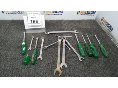 01 LOTE COM VÁRIAS CHAVES TAMANHOS E MEDIDAS DIVERSAS MARCA BELZER. (NO ESTADO) ATENÇÃO! FAZER A VISITAÇÃO ANTES DE ARREMATAR, NÃO SABEMOS SE FUNCIONA, LEILÃO NÃO TEM GARANTIA E NEM DEVOLUÇÃO, SUJEITO A POSSÍVEIS AVARIAS VISÍVEIS/OCULTAS E/OU AUSÊNCIA DE COMPONENTES.
