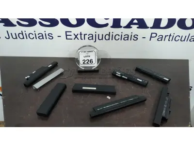 08 BATERIAS DE NOTEBOOK DE MARCAS E MODELOS DIVERSOS. (NO ESTADO) ATENÇÃO! FAZER A VISITAÇÃO ANTES DE ARREMATAR, NÃO SABEMOS SE FUNCIONA, LEILÃO NÃO TEM GARANTIA E NEM DEVOLUÇÃO, SUJEITO A POSSÍVEIS AVARIAS VISÍVEIS/OCULTAS E/OU AUSÊNCIA DE COMPONENTES.