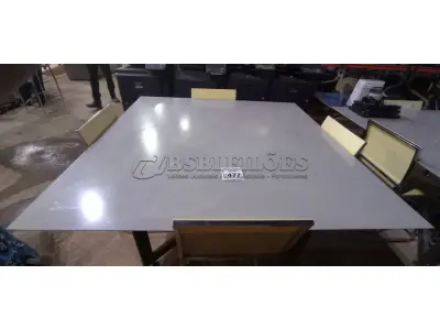 01 MESA COM BASE DE FERRO E TAMPO EM PORCELANATO 04 CADEIRAS. (NO ESTADO) ATENÇÃO! FAZER A VISITAÇÃO ANTES DE ARREMATAR, NÃO SABEMOS SE FUNCIONA, LEILÃO NÃO TEM GARANTIA E NEM DEVOLUÇÃO, SUJEITO A POSSÍVEIS AVARIAS VISÍVEIS/OCULTAS E/OU AUSÊNCIA DE COMPONENTES.
