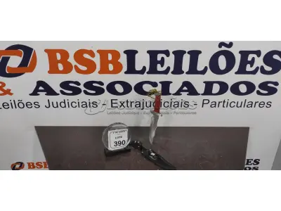 01 FACA TÁTICA FULL TANG 30CM COM FIEL NO GOMO CABO DE MADEIRA E BAINHA EM COURO SINTÉTICO. (NO ESTADO) ATENÇÃO! FAZER A VISITAÇÃO ANTES DE ARREMATAR, NÃO SABEMOS SE FUNCIONA, LEILÃO NÃO TEM GARANTIA E NEM DEVOLUÇÃO, SUJEITO A POSSÍVEIS AVARIAS VISÍVEIS/OCULTAS E/OU AUSÊNCIA DE COMPONENTES.