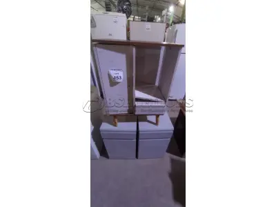 02 ARMÁRIOS BAIXOS COM SUPORTE PARA CPU COM 01 GAVETA E 01 PORTA E 01 ARMÁRIO BAIXO EM MADEIRA. (NO ESTADO) ATENÇÃO! FAZER A VISITAÇÃO ANTES DE ARREMATAR, NÃO SABEMOS SE FUNCIONA, LEILÃO NÃO TEM GARANTIA E NEM DEVOLUÇÃO, SUJEITO A POSSÍVEIS AVARIAS VISÍVEIS/OCULTAS E/OU AUSÊNCIA DE COMPONENTES.