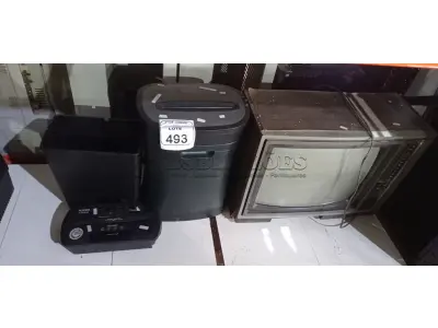 01 FRAGMENTADORA MODELO HG14 MARCA ROYAL, 01 FRAGMENTADORA MODELO AS810SD MARCA AURORA E 01 TV DE TUBO ANTIGA COM CONTROLE MARCA MITSUBISHI. (NO ESTADO) ATENÇÃO! FAZER A VISITAÇÃO ANTES DE ARREMATAR, NÃO SABEMOS SE FUNCIONA, LEILÃO NÃO TEM GARANTIA E NEM DEVOLUÇÃO, SUJEITO A POSSÍVEIS AVARIAS VISÍVEIS/OCULTAS E/OU AUSÊNCIA DE COMPONENTES.
