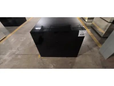 01 MESA DE CENTRO EM DESIGNER CÚBICO ESPELHADA ESCURO. (NO ESTADO) ATENÇÃO! FAZER A VISITAÇÃO ANTES DE ARREMATAR, NÃO SABEMOS SE FUNCIONA, LEILÃO NÃO TEM GARANTIA E NEM DEVOLUÇÃO, SUJEITO A POSSÍVEIS AVARIAS VISÍVEIS/OCULTAS E/OU AUSÊNCIA DE COMPONENTES.