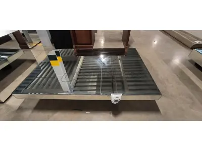 01 MESA DE CENTRO RETANGULAR ESPELHADA.  (NO ESTADO) ATENÇÃO! FAZER A VISITAÇÃO ANTES DE ARREMATAR, NÃO SABEMOS SE FUNCIONA, LEILÃO NÃO TEM GARANTIA E NEM DEVOLUÇÃO, SUJEITO A POSSÍVEIS AVARIAS VISÍVEIS/OCULTAS E/OU AUSÊNCIA DE COMPONENTES.