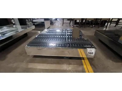 01 MESA DE CENTRO QUADRADA ESPELHADA.  (NO ESTADO) ATENÇÃO! FAZER A VISITAÇÃO ANTES DE ARREMATAR, NÃO SABEMOS SE FUNCIONA, LEILÃO NÃO TEM GARANTIA E NEM DEVOLUÇÃO, SUJEITO A POSSÍVEIS AVARIAS VISÍVEIS/OCULTAS E/OU AUSÊNCIA DE COMPONENTES.
