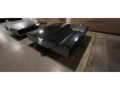 01 MESA DE CENTRO QUADRADA ESPELHADA ESCURA.  (NO ESTADO) ATENÇÃO! FAZER A VISITAÇÃO ANTES DE ARREMATAR, NÃO SABEMOS SE FUNCIONA, LEILÃO NÃO TEM GARANTIA E NEM DEVOLUÇÃO, SUJEITO A POSSÍVEIS AVARIAS VISÍVEIS/OCULTAS E/OU AUSÊNCIA DE COMPONENTES.