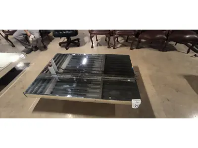 01 MESA DE CENTRO RETANGULAR ESPELHADA.  (NO ESTADO) ATENÇÃO! FAZER A VISITAÇÃO ANTES DE ARREMATAR, NÃO SABEMOS SE FUNCIONA, LEILÃO NÃO TEM GARANTIA E NEM DEVOLUÇÃO, SUJEITO A POSSÍVEIS AVARIAS VISÍVEIS/OCULTAS E/OU AUSÊNCIA DE COMPONENTES.
